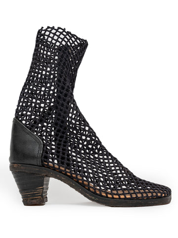 Rote Stiefel mit mittlerem Absatz