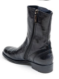 Dunkelblauer flacher Stiefel