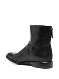 Schwarzer flacher Stiefel