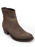 Schwarzer Stiefel mit niedrigem Absatz