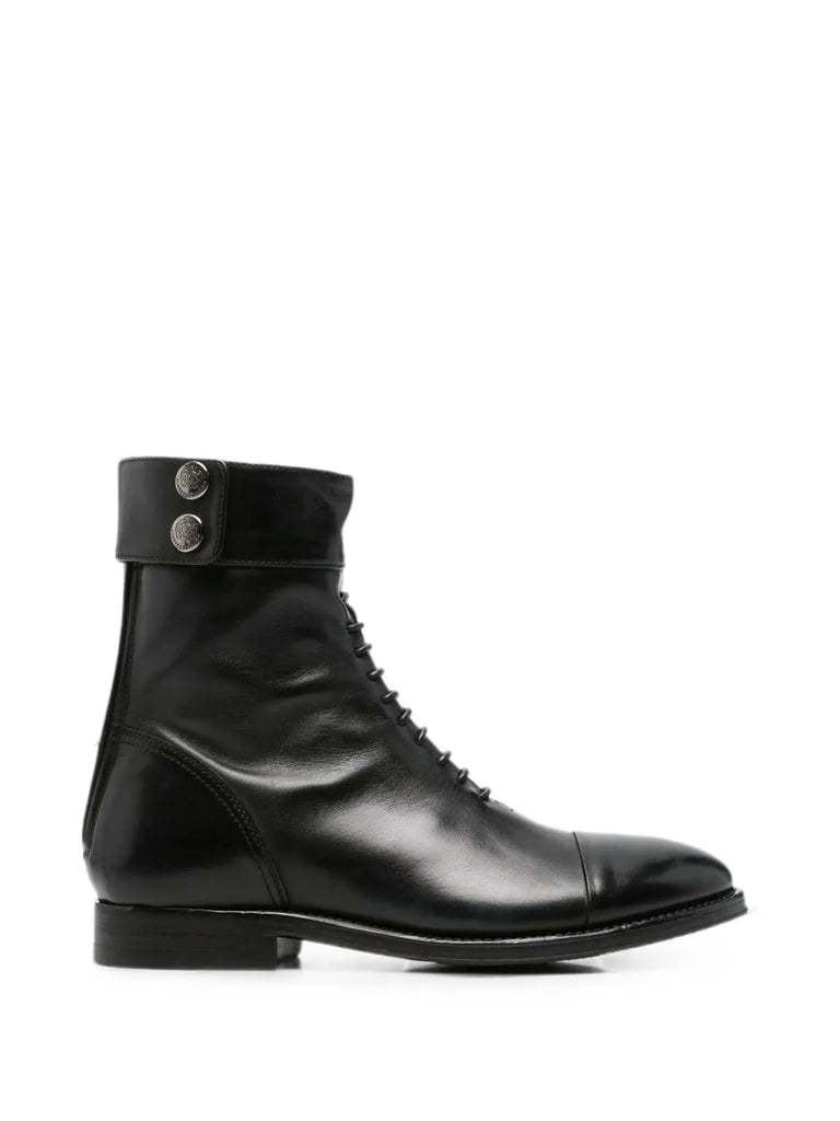 Dunkelbrauner Stiefel mit mittelhohem Absatz