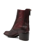 Brauner Stiefel mit mittlerem Absatz