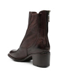 Brauner Stiefel mit mittlerem Absatz