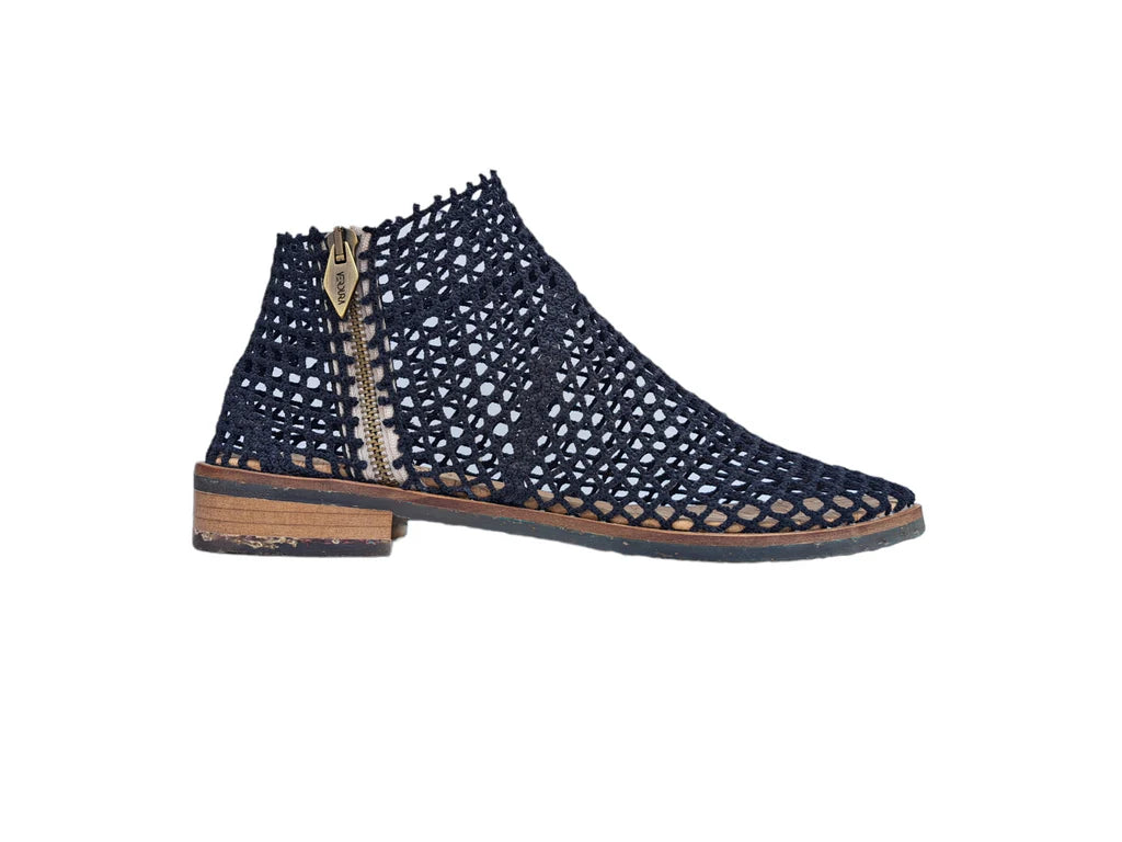 Flache rote Stiefel