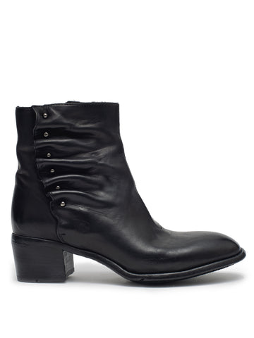 Schwarzer Stiefel mit mittelhohem Absatz