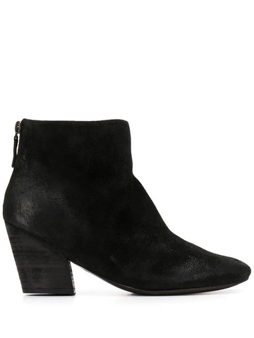 Schwarzer Stiefel mit Absatz
