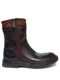 Brauner flacher Stiefel