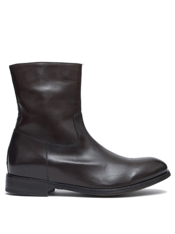 Brauner flacher Stiefel