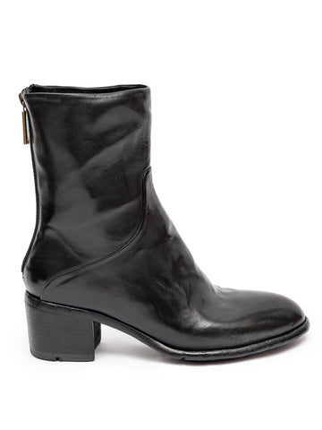 Schwarzer Stiefel mit mittelhohem Absatz