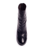 Schwarzer Stiefel mit Absatz